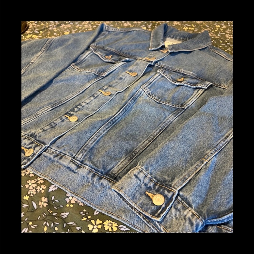 Women’s Old Navy Light Blue Denim Jacket, Classic Trucker Style Plus